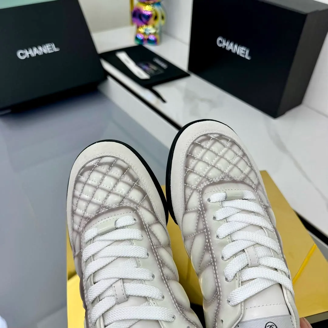 👟👟Ex-factory price 640👟👟 Top version Chanel Chanel - 2025 counter top casual sports shoes This sneaker is a classic design; the upper is electro-embroidered with a variety of techniques; the outsole is fashionable and sporty; it is unusual to incorporate a variety of color matching elements... The diversified mix and match is very beautiful and versatile, and can be used for leisure, fashion, sports and outdoor... ꫛꫀꪝ Go➫ Material: ❶The upper is made of: original cowhide ❷The inner lining is made of: original imported sheepskin ❸The outsole is based on: original TPU combination outsole Full set of boutique packaging for women 35–41 👉